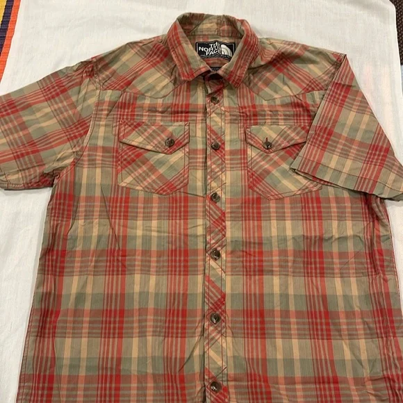 B0321 The North Face Mens plaid Shirt SZ medium
Preppy quiet luxury - Picture 1 of 9